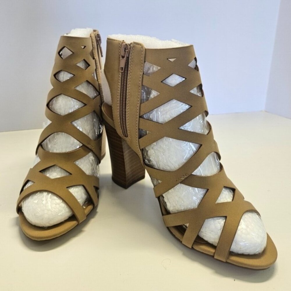 Women Size 8 Dressy Open Toe Ankle Strap Heeled Sandals Color Sand Laser Cut